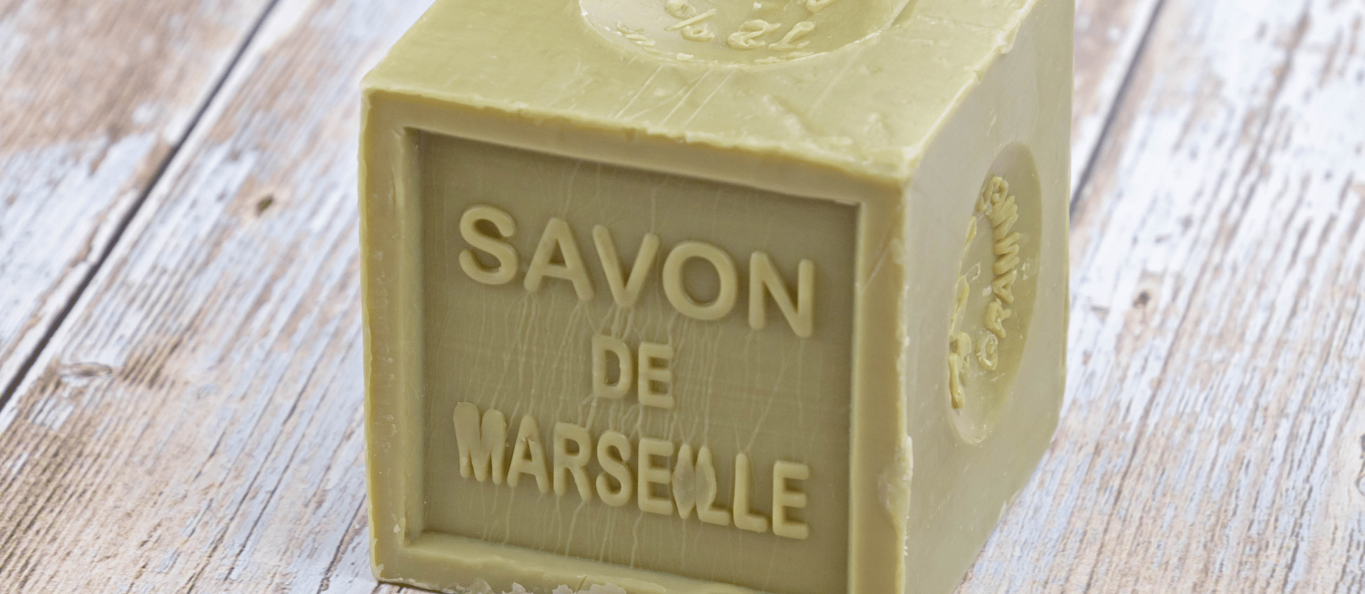 Savon de Marseille Terrasse en bois