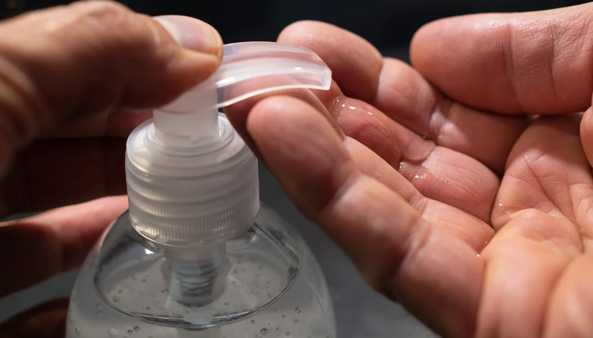 Quelle est la différence entre une solution hydroalcoolique et un gel hydroalcoolique ?