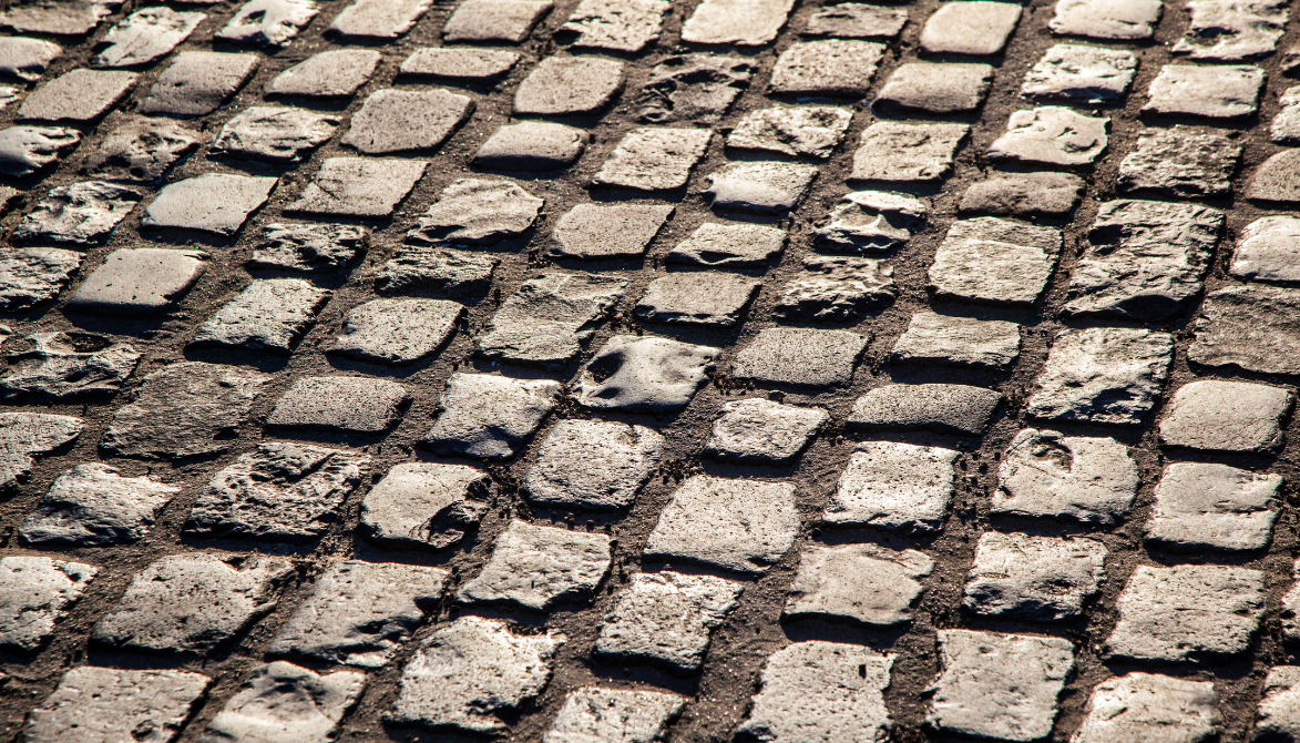 Comment nettoyer une terrasse en pierre ? Nos astuces pratiques