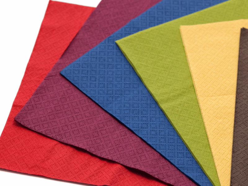 Serviettes en papier jetables : le guide pour les professionnels CHR